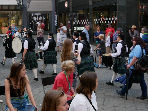 Schottischer Spielmannszug und Drum Circle